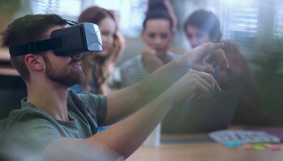 Formación corporativa 2026: IA generativa, VR y simulaciones